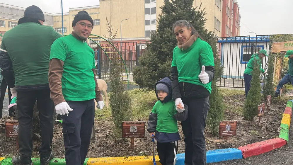 В Алматы дети с родителями высадили деревья в рамках экоинициативы «Таза Қазақстан» Актобе