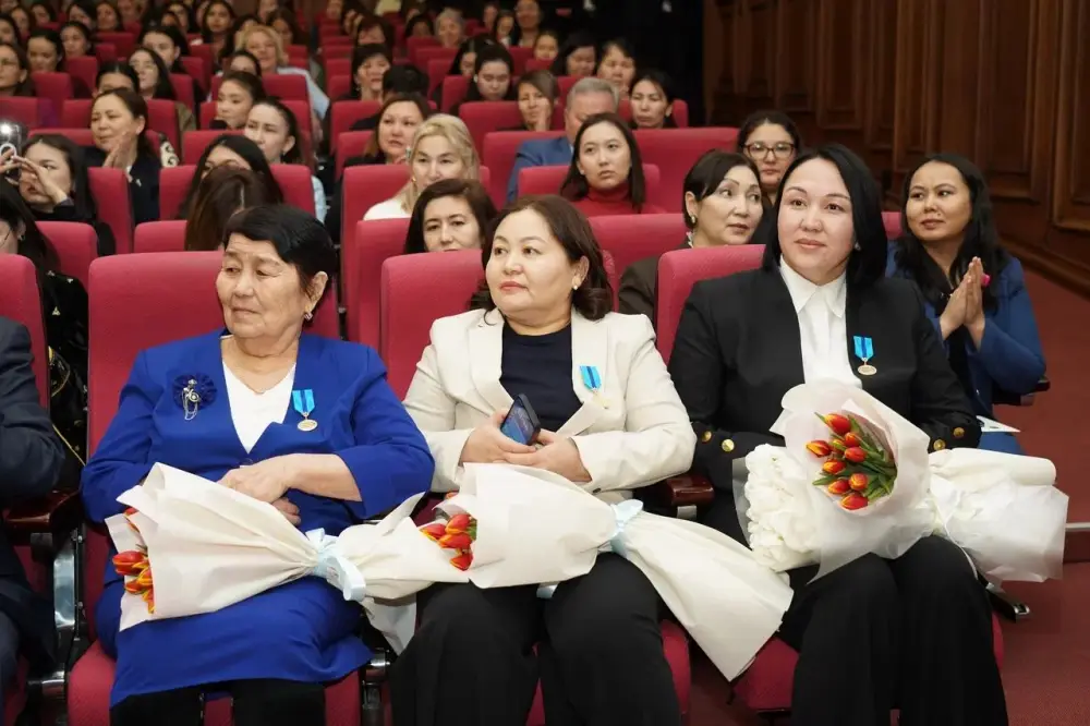 Награждение женщин в Министерстве экологии Казахстана к Международному женскому дню Актобе