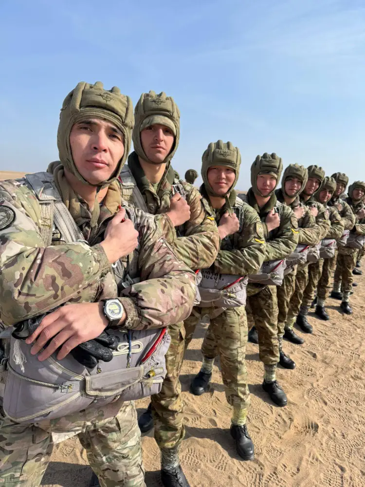 Курсанты военного института впервые выполнили учебные прыжки с парашютом Актобе