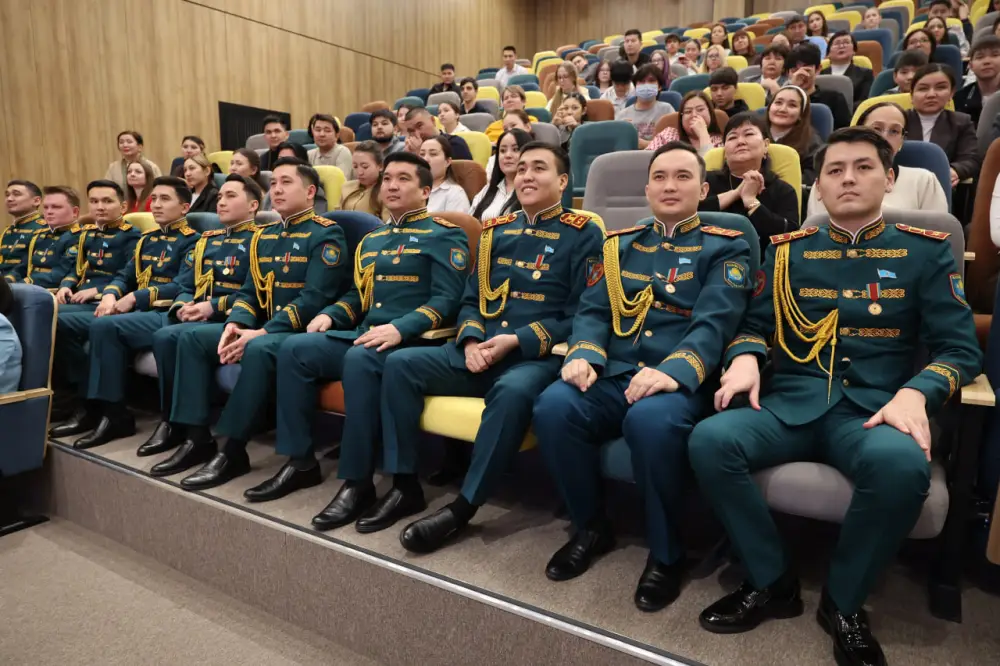 Школьники Астаны вдохновились патриотизмом на встрече с военнослужащими Национальной гвардии Актобе