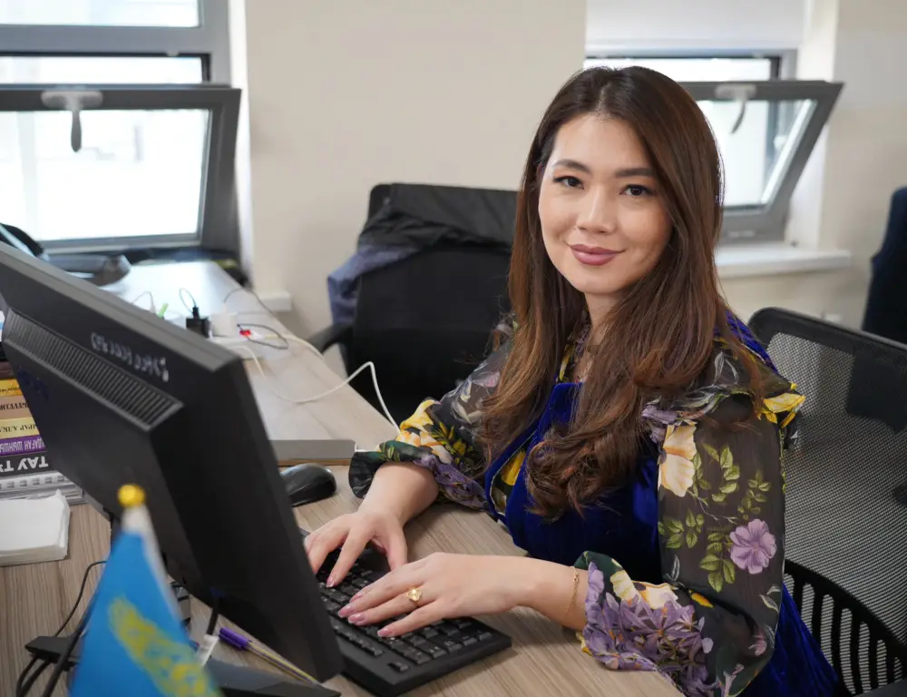 ГОСУДАРСТВЕННЫЕ СЛУЖАЩИЕ ТУРКЕСТАНСКОЙ ОБЛАСТИ ПРИШЛИ НА РАБОТУ В НАЦИОНАЛЬНОЙ ОДЕЖДЕ И ПОДДЕРЖАЛИ ДЕКАДУ “НАУРЫЗНАМА” (3)