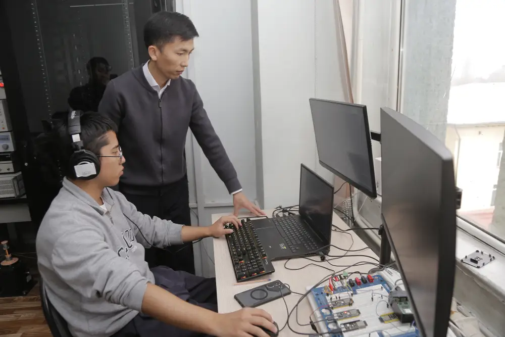 Innovative Device Developed by Kazakh Scientists Converts Environmental Vibrations into Electricity Актобе