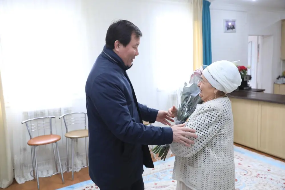 Вклад актюбинок: поздравления от акима к 8 Марта Актобе