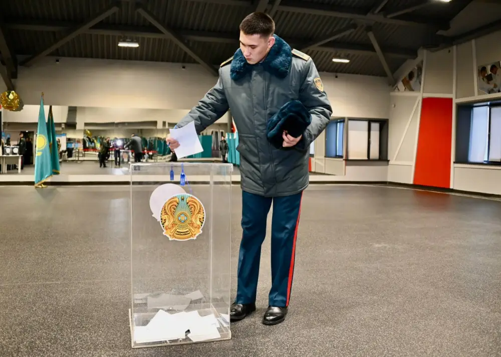 Военнослужащие Вооруженных сил в числе первых проголосовали на республиканском референдуме (3)