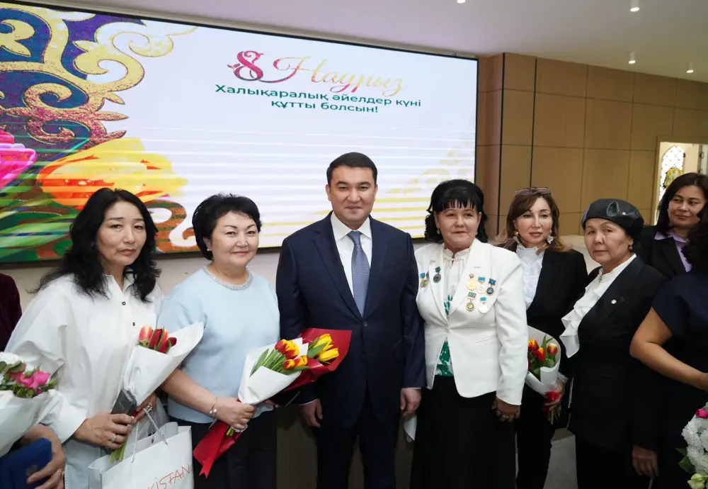 В ТУРКЕСТАНЕ ПРОШЕЛ ПРАЗДНИЧНЫЙ ВЕЧЕР "ӘЛЕМНІҢ ЖАРЫҒЫ - АНА" (4)