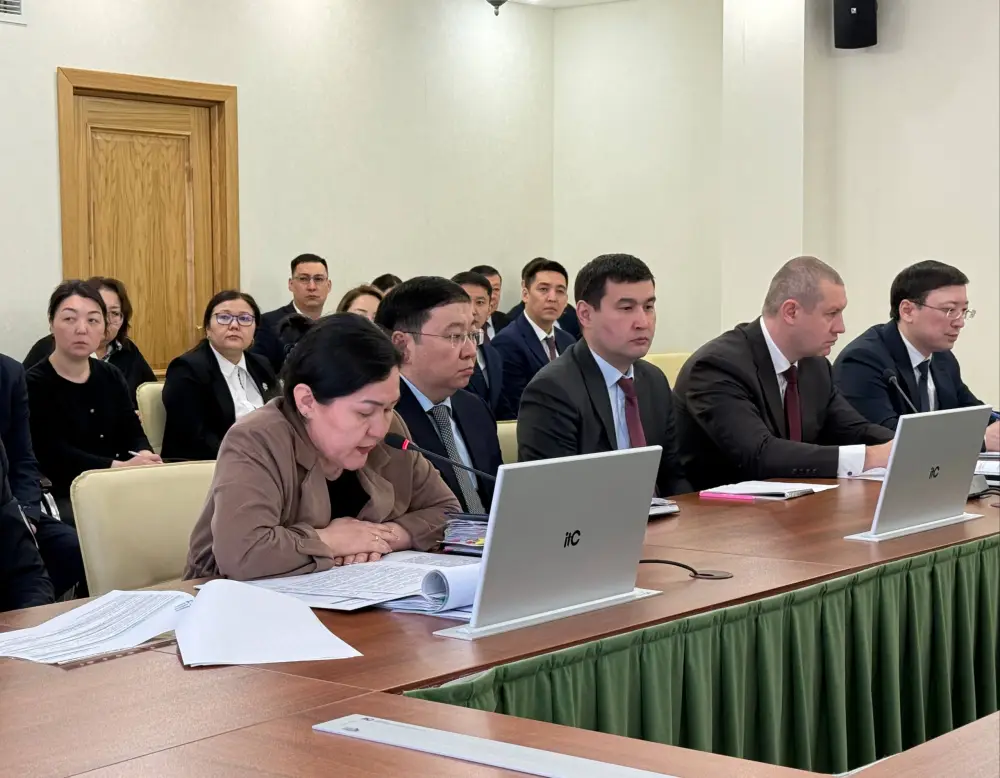 Обсуждение вопросов назначения специальных выплат работникам вредных производств и стратегии развития Государственной аннуитетной компании в Минтруде Актобе