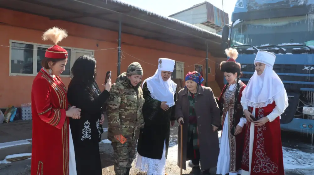 Военнослужащие Вооруженных сил участвуют в благотворительных акциях в рамках Наурызнама Актобе