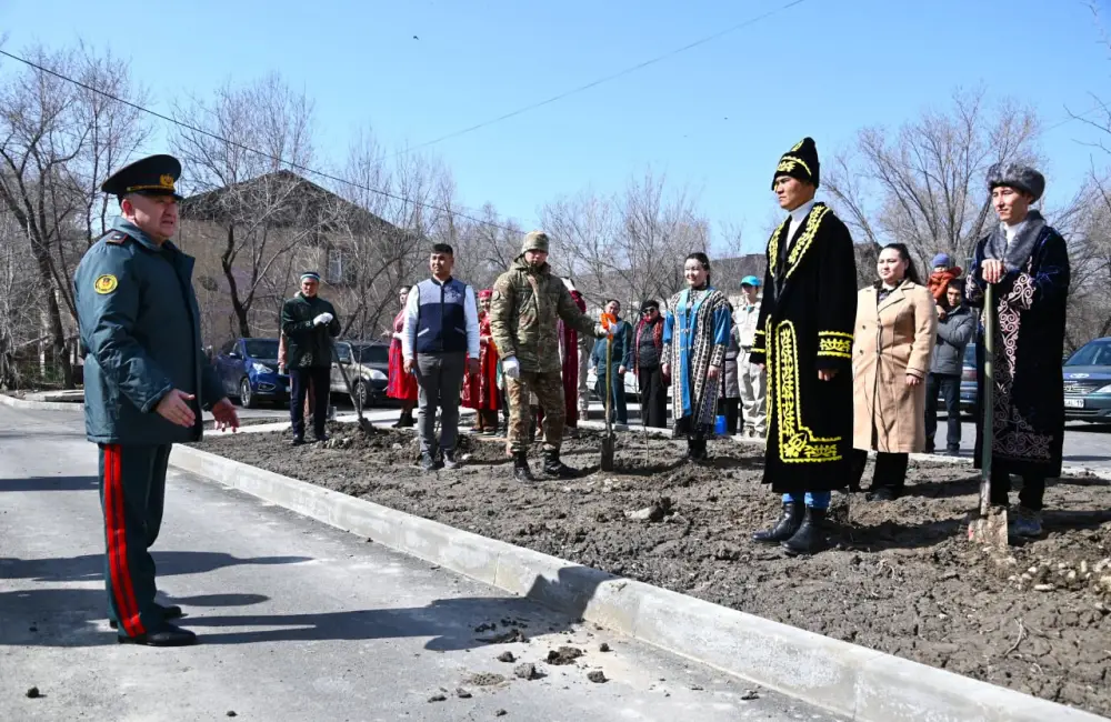 Военнослужащие высадили более 120 деревьев в честь Жаңару күні Актобе