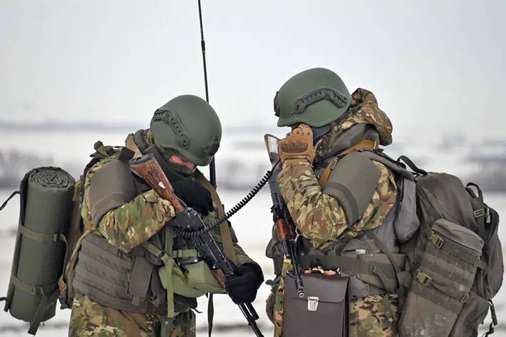 Более 1600 военнослужащих успешно завершили 10-километровый марш в условиях, приближенных к боевым Актобе