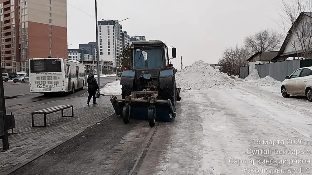 Круглосуточная уборка снега в Астане: тысячи рабочих и спецтехника на борьбе со стихией Актобе