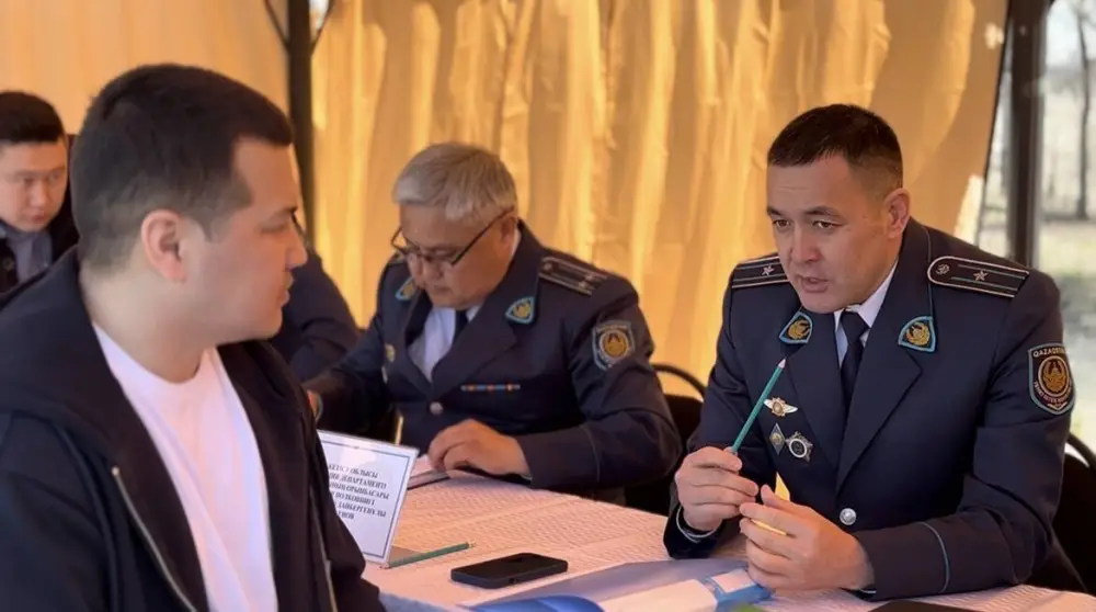 Полиция провела акцию “Приемная на дороге” в области Жетысу Актобе