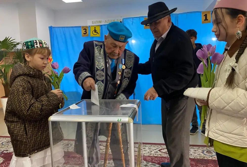 102-летний ветеран Великой Отечественной войны стал голосом истории на республиканском референдуме Актобе