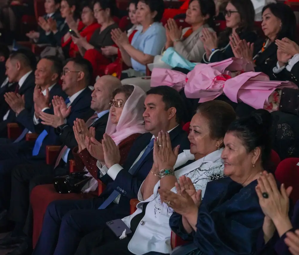 В ТУРКЕСТАНЕ ПРОШЕЛ ПРАЗДНИЧНЫЙ ВЕЧЕР "ӘЛЕМНІҢ ЖАРЫҒЫ - АНА" (9)