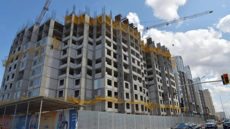 В Казахстане в 2022 году было введено в эксплуатацию более 20 миллионов квадратных метров жилья, однако Бюро национальной статистики и Министерство промышленности и строительства отметили, что миллионы квадратных метров жилья 'потерялись'. Актобе