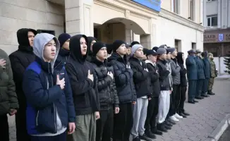 В Астане стартовал весенний призыв: первые новобранцы отправились на службу в армию