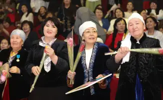 В Мангистау отметили Международный женский день с торжественным собранием и награждением активных женщин региона