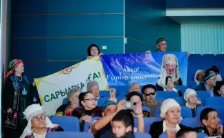 «Алтын әже»: бабушки Казахстана сплетают нить традиций на сцене Астаны