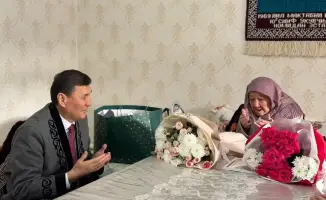 Поздравление ветерана педагогического труда Гульсин Ибрагимовой с 101-летием в Туркестане