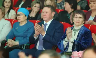 Кумар Аксакалов поздравил женщин Костанайской области на праздничном концерте 8 Марта