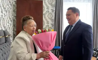 Вклад заслуженного педагога в образование: поздравление акима Акмолинской области подчеркивает важность роли учителей в формировании будущего страны