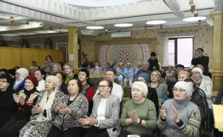 В Астане пенсионеры Центра активного долголетия отметили День благодарности праздничным концертом