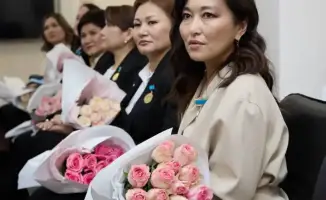 30 женщин-медиков награждены в Минздраве