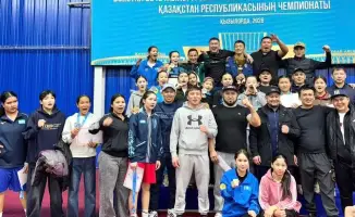 Туркестанские боксёры на пьедестале в Кызылорде