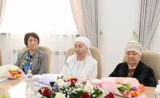Аким области Нурлыбек Налибаев встретился с женщинами-матерями перед Международным женским днем