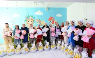 Поздравление молодых матерей и медицинских работников в перинатальном центре