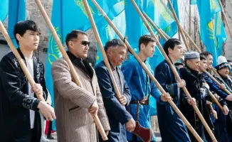 5 000 атыраусцев в национальных нарядах: парад традиций!