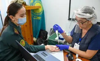 Военные медики Астаны активно участвуют в месяце донорства, сдавая кровь для спасения жизней