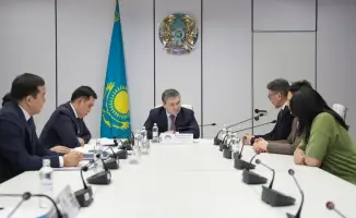 Министр строительства Казахстана Ерсайын Нагаспаев обсуждает проблемы долевого строительства и незаконных пристроек на приёме граждан