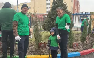 В Алматы дети с родителями высадили деревья в рамках экоинициативы «Таза Қазақстан»
