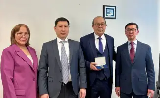 В Министерстве финансов РК наградили Дуйсена Әділханова медалью «Еңбек ардагері»