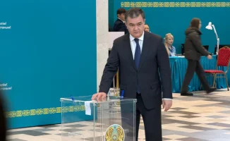 Аким Астаны Женис Касымбек проголосовал на референдуме по конституционной реформе в Казахстане