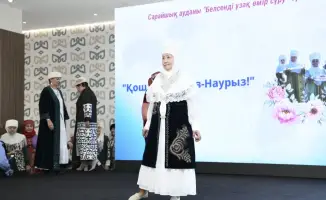 Ткани времени: пенсионеры Астаны воссоздали традиции на показе национальной одежды