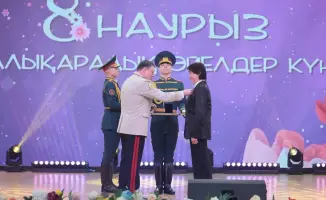 Награждение руководителя хора полиции ВКО: укрепление морального духа и имиджа правоохранительных органов