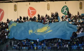 Футбольный матч Актобе Тобол на стадионе Туркестан Арена акция поддержки референдума