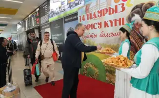Праздничная акция ко Дню Көрісу проходит в Международном аэропорту Алматы