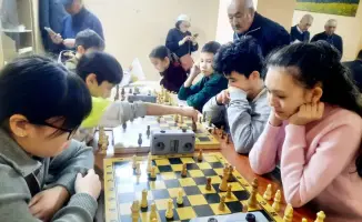 Шахматы без границ: пенсионеры и молодежь в бою!
