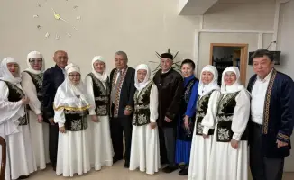 Столичные пенсионеры делятся мудростью и благословением с молодежью на Дне Шанырака