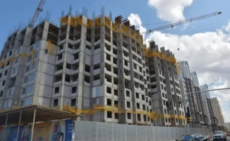 В Казахстане в 2022 году было введено в эксплуатацию более 20 миллионов квадратных метров жилья, однако Бюро национальной статистики и Министерство промышленности и строительства отметили, что миллионы квадратных метров жилья 'потерялись'.