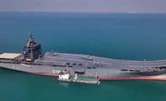 США опубликовали видео удара по иранскому авианосцу; Центральное командование сообщает об атаке на иранский корабль-носитель беспилотников, ранее поражённый в начале операции против Ирана.