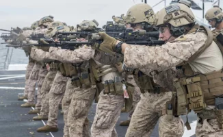 Морские ястребы на страже: США перебрасывают элитный отряд морской пехоты к Ормузскому проливу