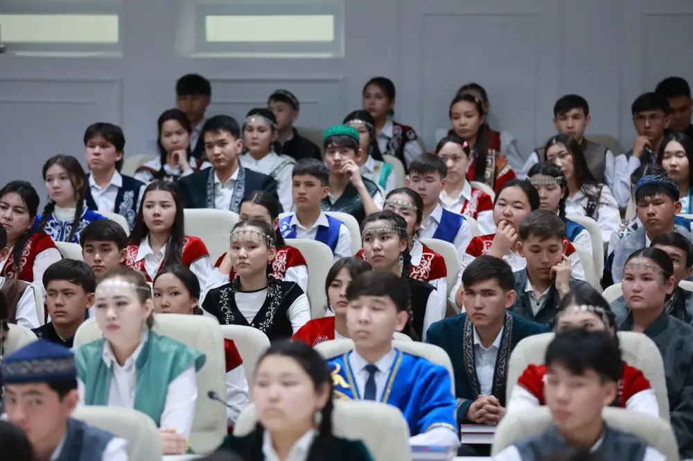 Ербол Карашукеев встретился с финалистами второго сезона «Ой шебері» (2)
