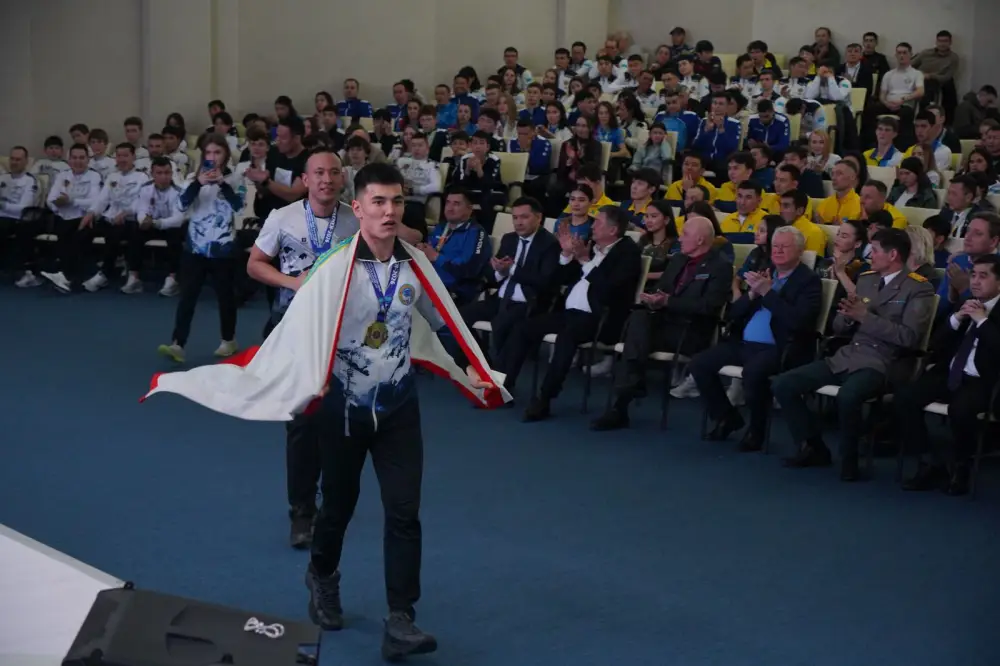 В Усть-Каменогорске завершились зимние чемпионаты МЧС Республики Казахстан по пожарно-спасательному спорту (4)