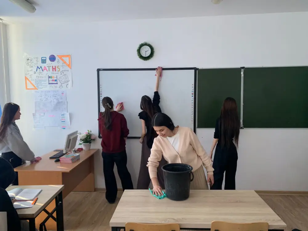Студенты Астаны участвуют в экологической акции по уборке снега в рамках инициативы «Таза Қазақстан» Актобе