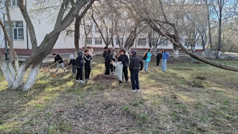 Граждане Астаны участвуют в экологическом месячнике: уборка и благоустройство города Актобе