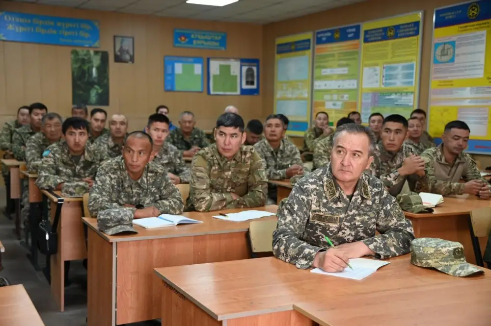 Военные мосты: Министерство обороны Казахстана соединяет армию и педагогику через онлайн-обучение Актобе