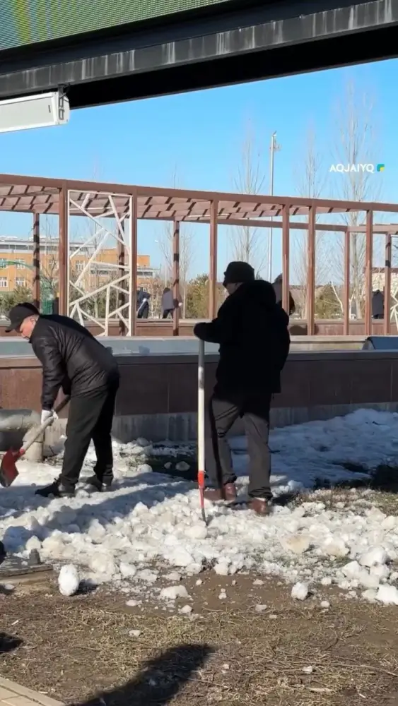 Сегодня жители Уральска вышли на первый в этом году общегородской субботник (3)